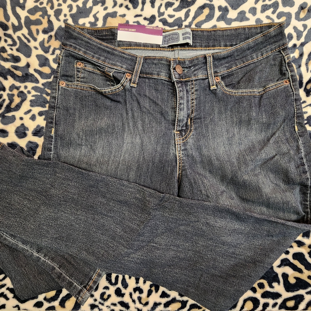 Levi Signature Modern Skinny Women's Blue Jeans. NWT